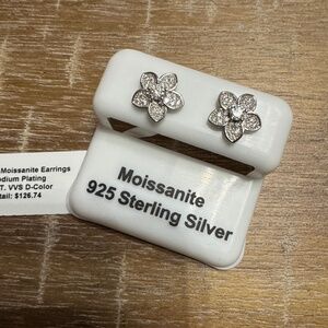 Silver shiny Moissanite flower earrings